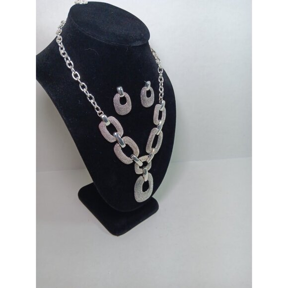 Vtg Crown Trifari Silver Tone Chunky Large Chain Link Textured Necklace Earrings - Picture 3 of 6